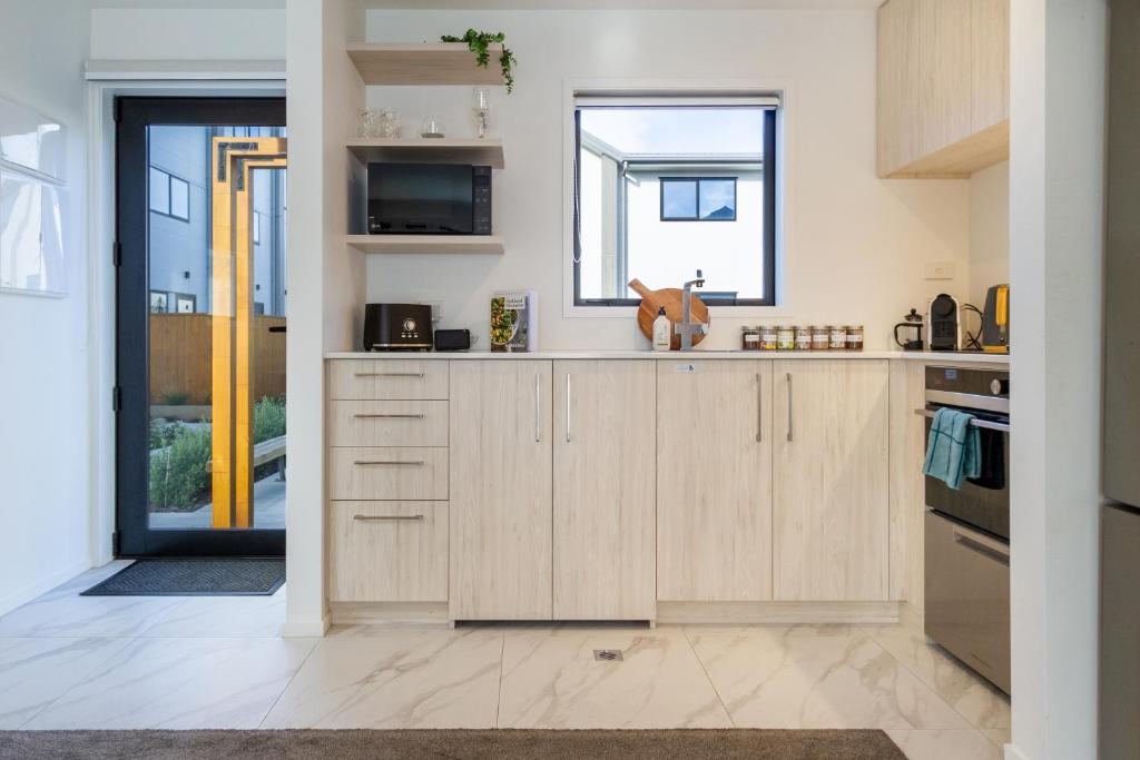 Serenity by the Sea: Coastal Escape1 bed 1 bath - Resim 11