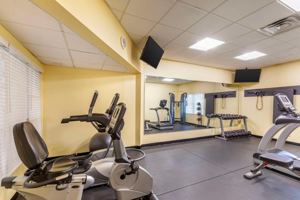Fitness centrum a/nebo fitness zařízení v ubytování Best Western Plus Steeplegate Inn