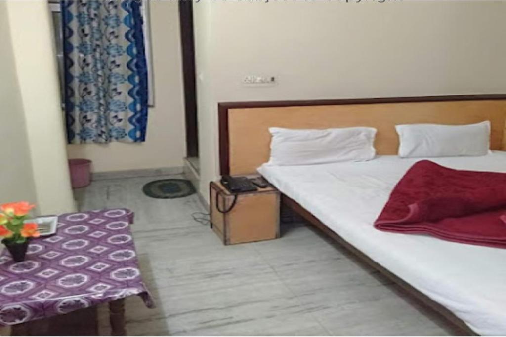 Cama o camas de una habitación en POP Hotel K Kalpana Railway Station