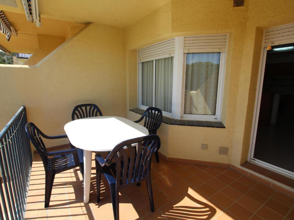 Balkón alebo terasa v ubytovaní Apartamento con terraza a 150 m de la playa de Grifeu, ideal para 4 personas - ES-228-50