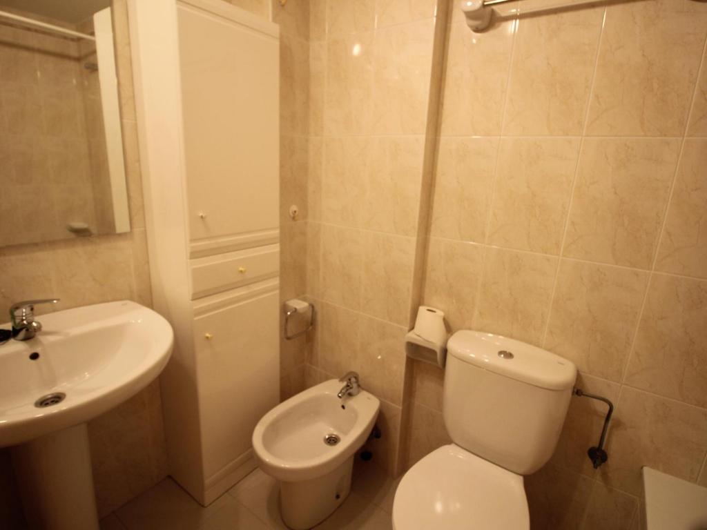 Kúpeľňa v ubytovaní Apartamento con terraza a 150 m de la playa de Grifeu, ideal para 4 personas - ES-228-50