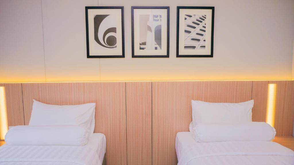 Front One King Hotel Tuban - Habitación Gemela De Lujo