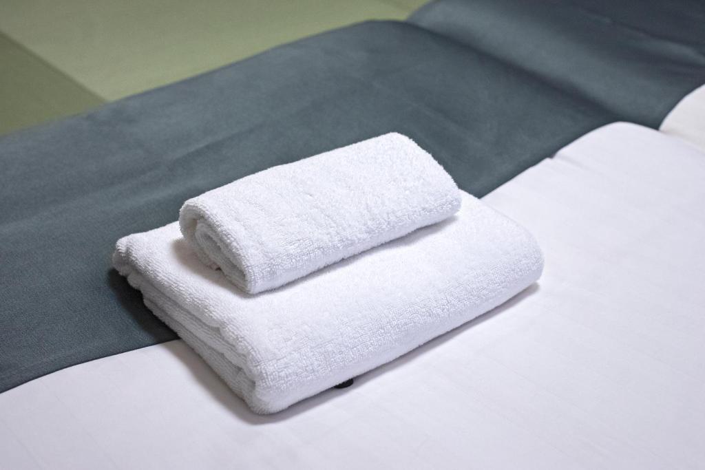 Postel nebo postele na pokoji v ubytování WONZ HOTEL 島之内道顿堀心斎橋難波エリア中心地 New Open Sale
