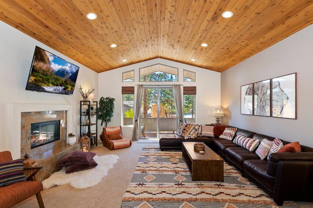 Mountain Lodge W Game Room & Firepit & AC Close to Lake, Big Bear Lake ...