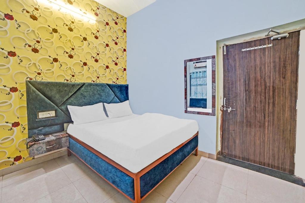 Postel nebo postele na pokoji v ubytování Flagship Hotel Sai Anant