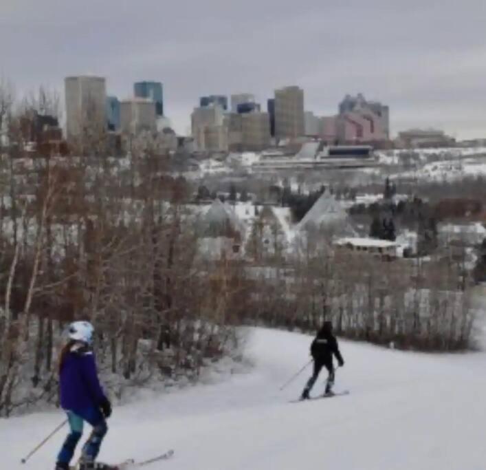 Galeriebild der Unterkunft B19 Modern Stylish 2bed Basement Suite in Edmonton