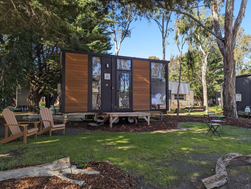 a tiny house on a trailer in a yard at Tiny House 21 at Grampians Edge in Dadswells Bridge