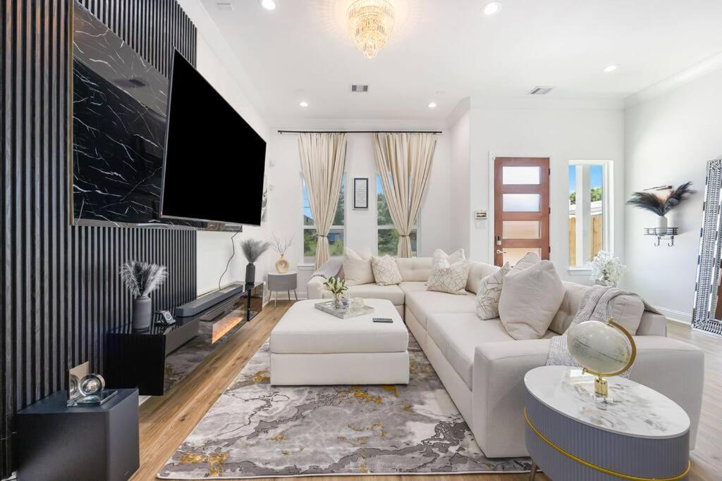 Luxury Living - Housity