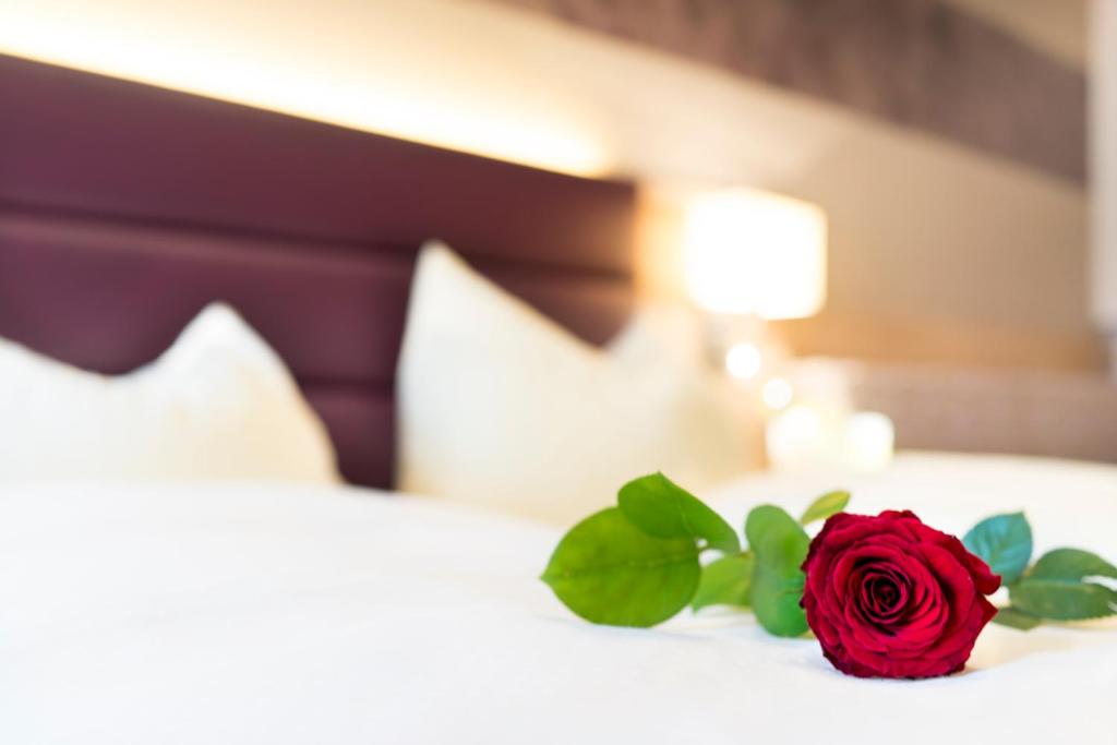 Postel nebo postele na pokoji v ubytování Hotel Neue Post