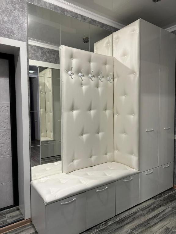 a white dressing room with a large mirror at 2-ух комнатная люкс квартира in Balqash