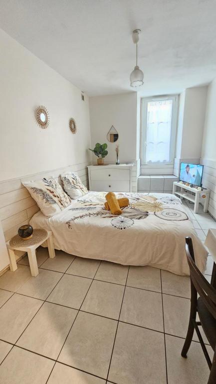 STUDIO MEUBLÉ AU PIED DU CHATEAU - Appartement D'une Chambre