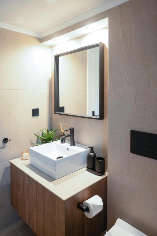 Koupelna v ubytování Harmony Stay Center Xanthi with Private Parking Meno Homes 6A