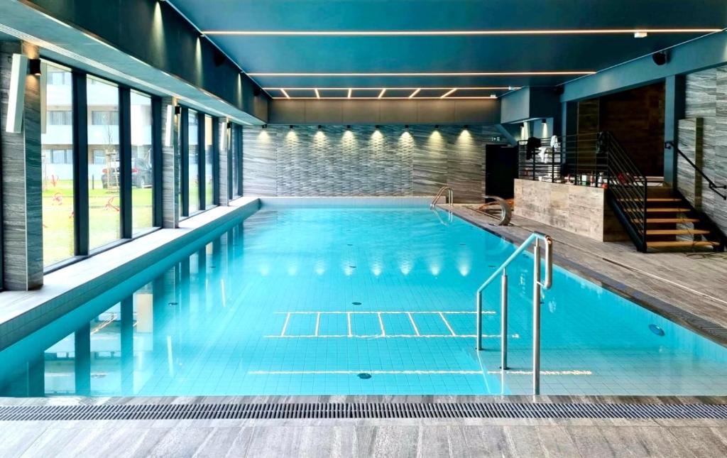 Bazén v ubytovaní FARO Apartamenty Kasprowicza 20 BASEN w cenie SCHWIMMBAD im Preis alebo v jeho blízkosti