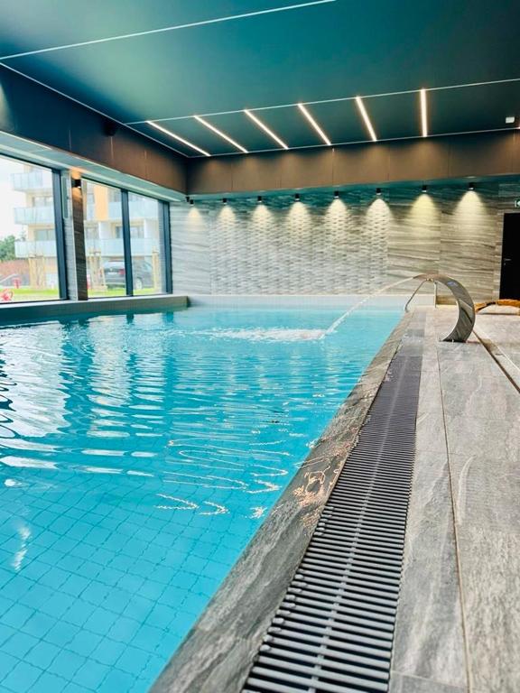 Bazén v ubytovaní FARO Apartamenty Kasprowicza 20 BASEN w cenie SCHWIMMBAD im Preis alebo v jeho blízkosti