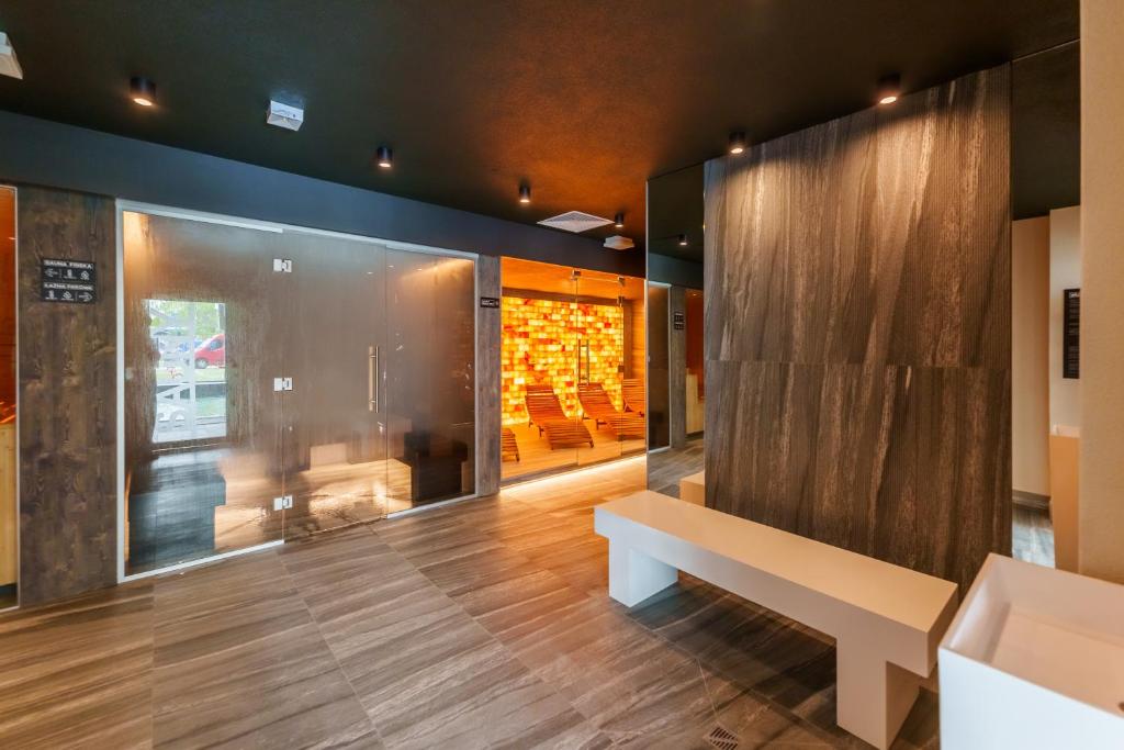 Kúpeľňa v ubytovaní FARO Apartamenty Kasprowicza 20 BASEN w cenie SCHWIMMBAD im Preis