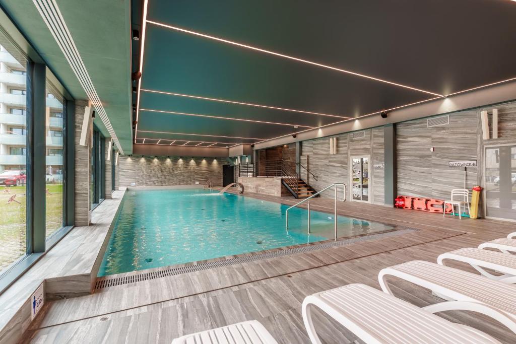 Bazén v ubytovaní FARO Apartamenty Kasprowicza 20 BASEN w cenie SCHWIMMBAD im Preis alebo v jeho blízkosti