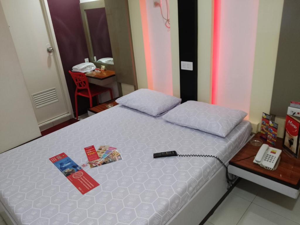 Postel nebo postele na pokoji v ubytování Hotel Sogo - EDSA, Pasay Harrison