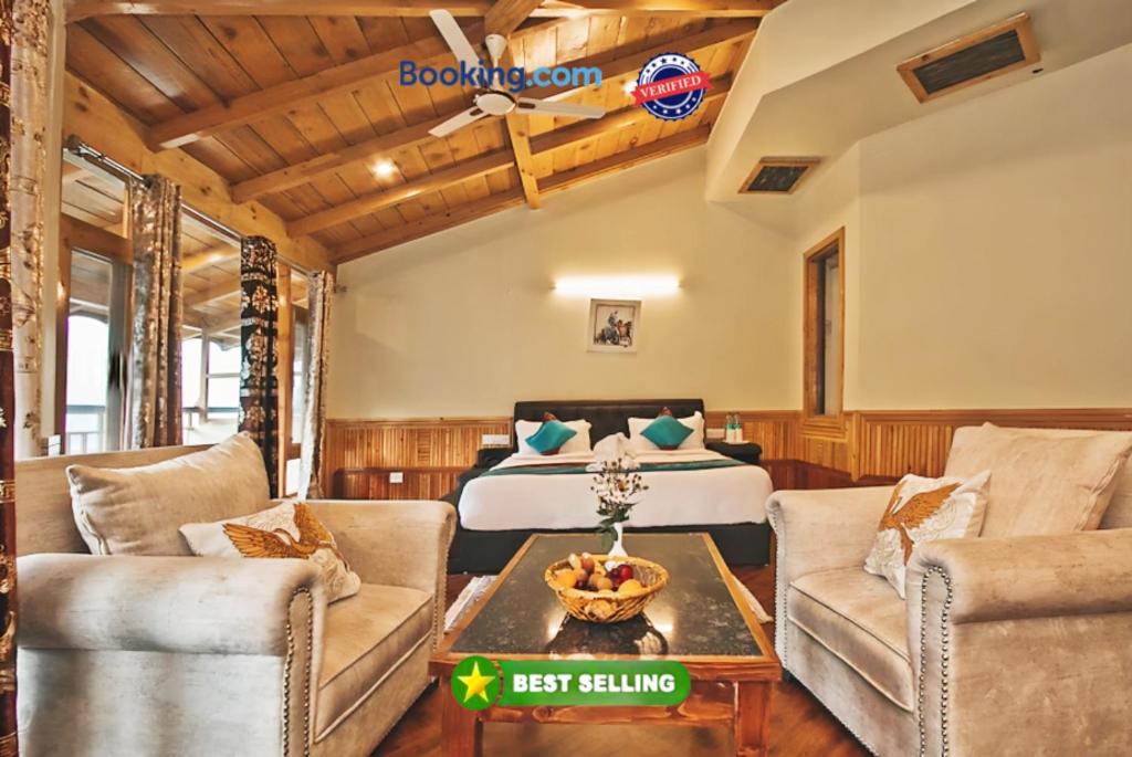 Гостиная зона в Goroomgo Hotel BD Resort Manali - Excellent Stay with Family, Parking Facilities