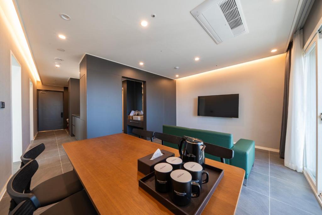 Chestertons Naksan - Three Room Penthouse - No View/Lower Floor