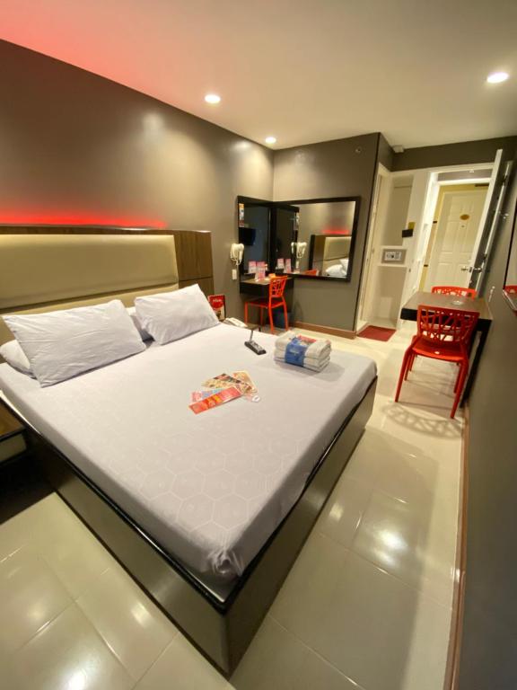 Postel nebo postele na pokoji v ubytování Hotel Sogo - EDSA Trinoma