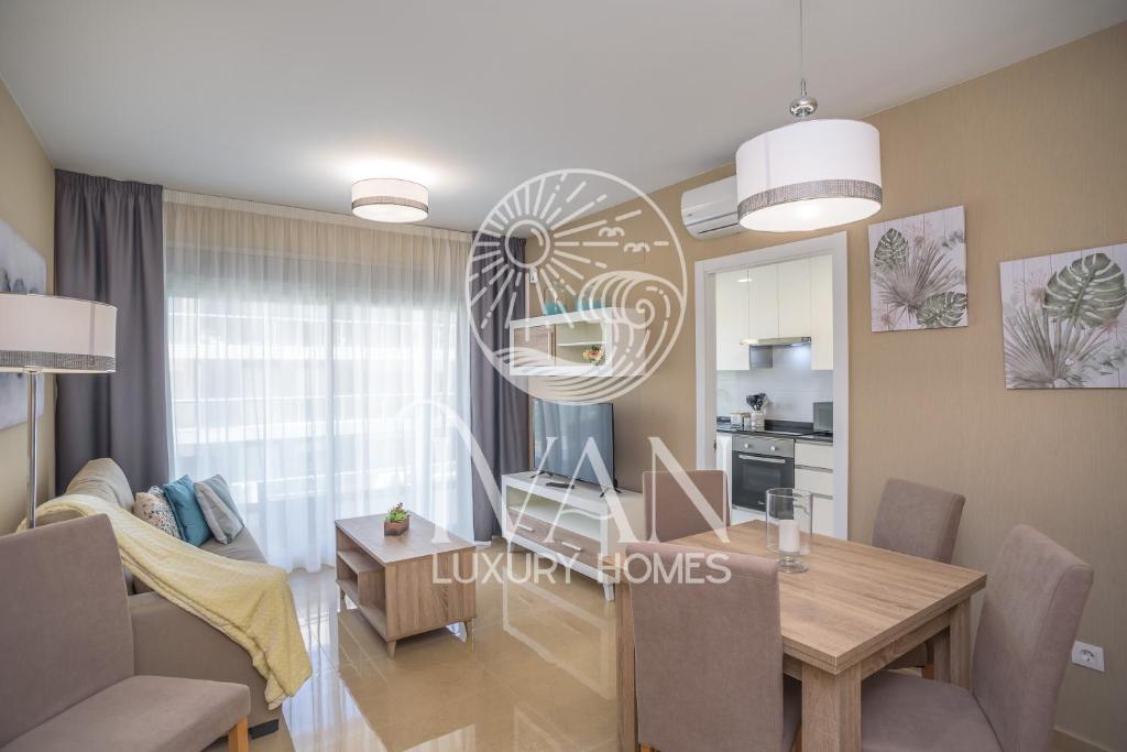 Kuchyň nebo kuchyňský kout v ubytování Casa Seabreeze Ivan Luxury Homes 8ªPlta Norte 1ªLínea