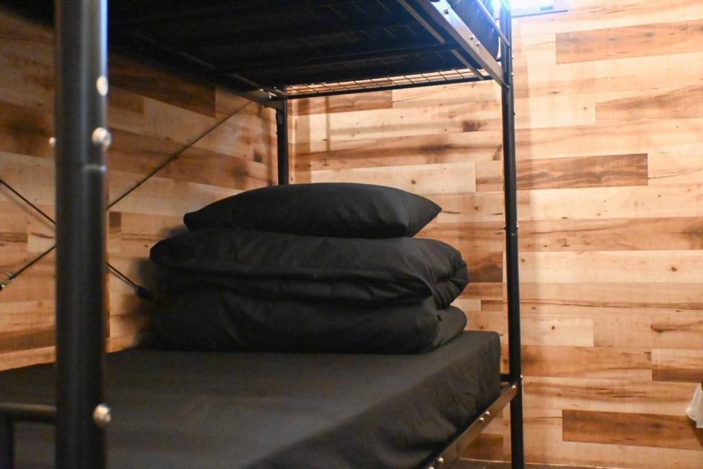 Postel nebo postele na pokoji v ubytování Wonderlust Inn