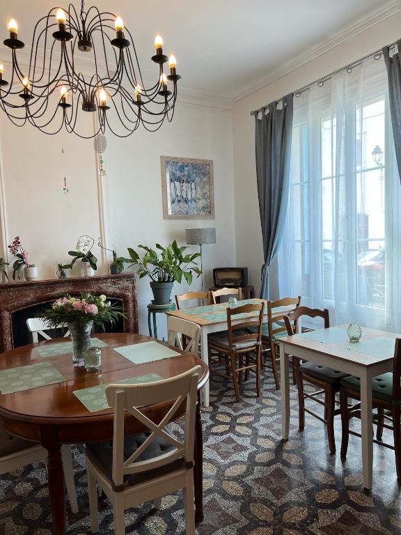 Posezení v ubytování Entre Midi - Maison d'Hôtes - B&B