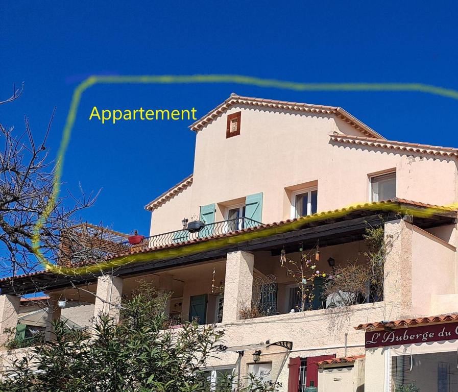 Budova, kde se apartmán nachází
