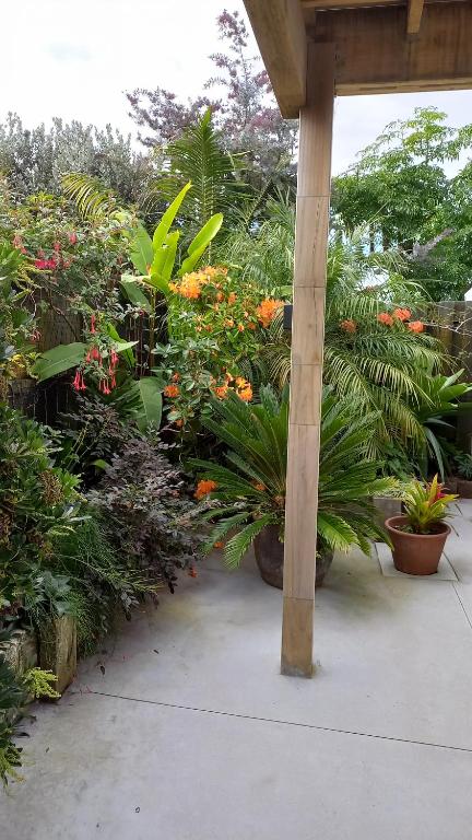 Stylish Matua Apartment - Resim 17