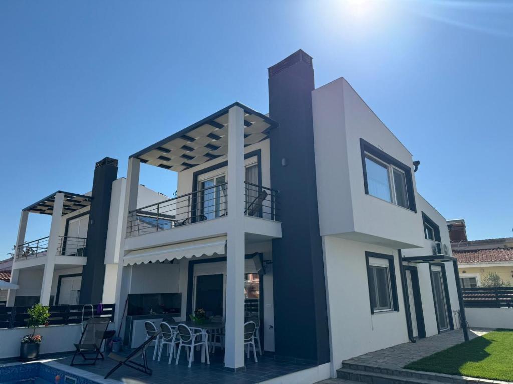 Φωτογραφία από το άλμπουμ του Milena's Luxury Villa στην Ηρακλείτσα