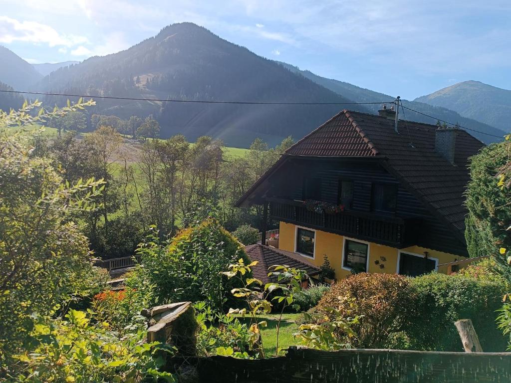 Nespecifikovaný výhled na hory nebo výhled na hory při pohledu z bed and breakfast