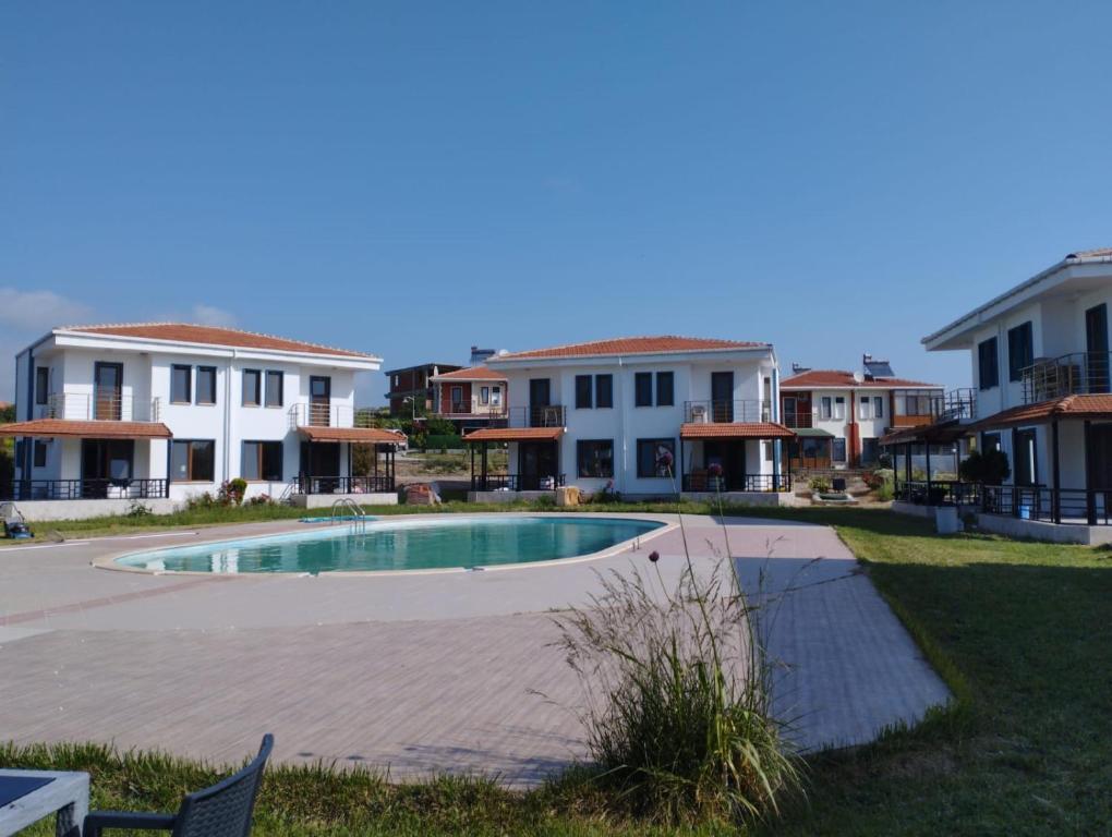 Bazén v ubytování Kalanora Resort Hotel nebo v jeho okolí