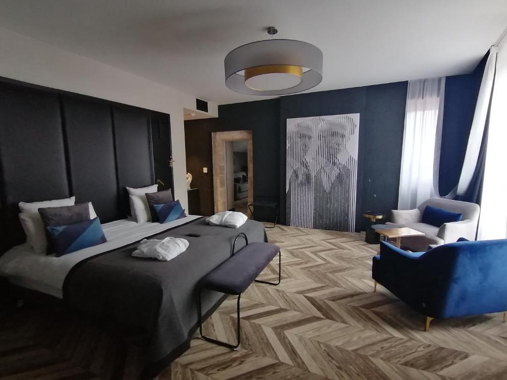 Postel nebo postele na pokoji v ubytování Mercure Figeac Viguier du Roy