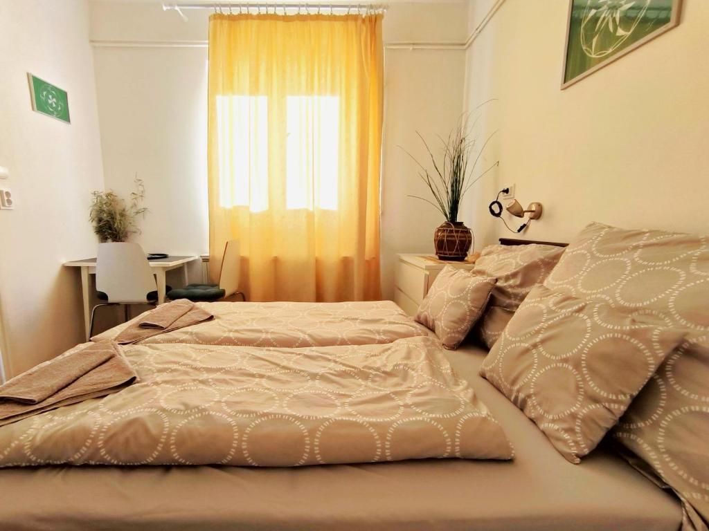Caesar Residence - Apartment With Balcony