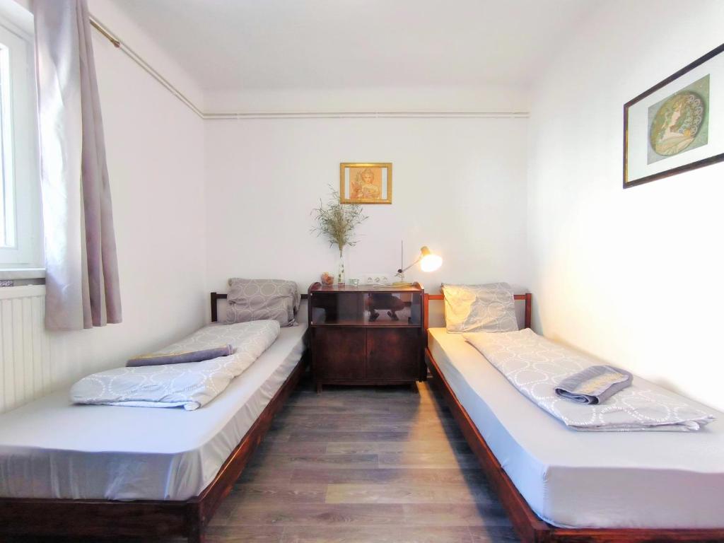 Caesar Residence - One-Bedroom Apartment With Terrace