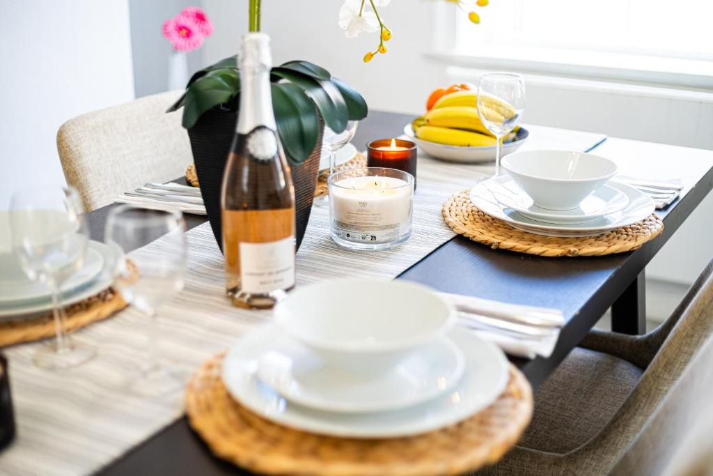 Fotografie z fotogalerie ubytování Luxury 2BR Bond St Apt - Sleeps 6 - Free WiFi v Londýně