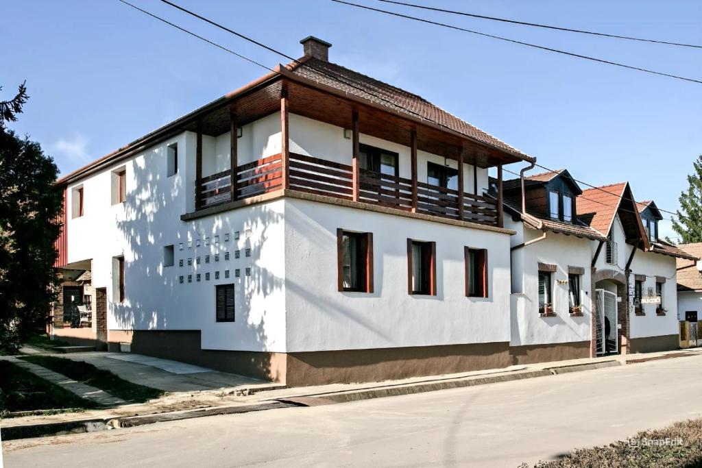 Credo Panzió - Housity