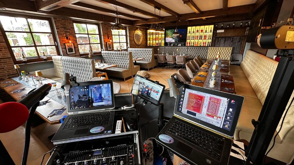 TV a/nebo společenská místnost v ubytování Hotel Almenrausch