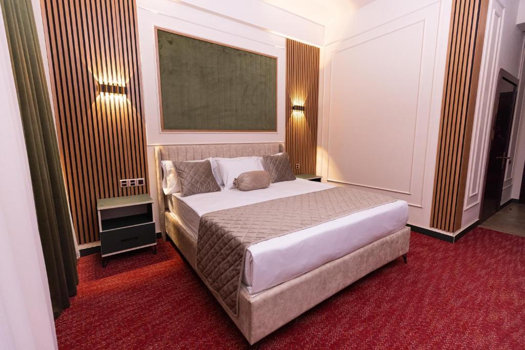 Postel nebo postele na pokoji v ubytování Dashli Gala Hotel Ganja
