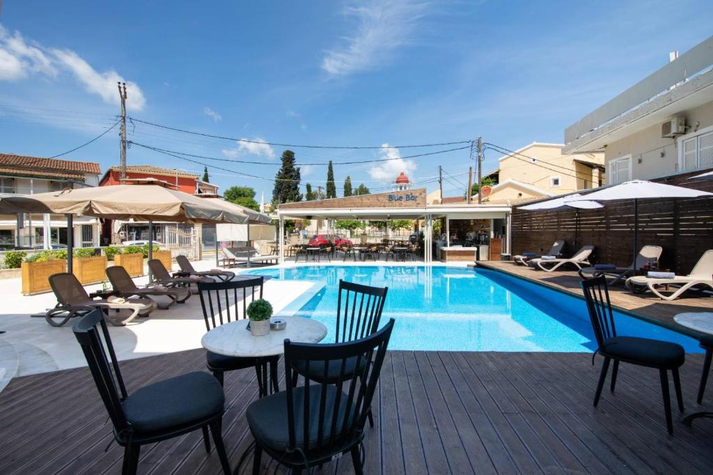 Bazén v ubytování OPERA BLUE Hotel Gouvia Corfu nebo v jeho okolí