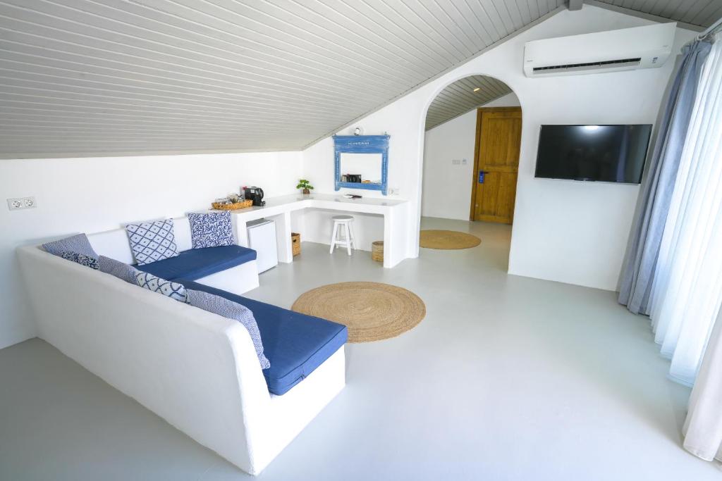 Kassandra Oludeniz - 13