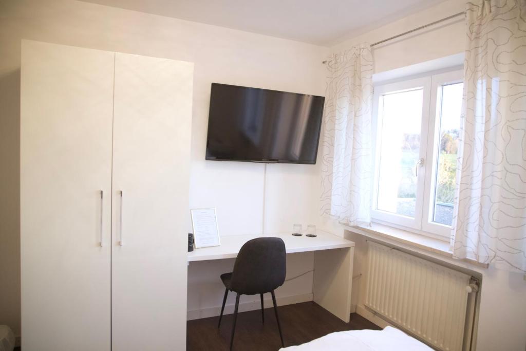 TV a/nebo společenská místnost v ubytování Hotel & Gasthof Wagner