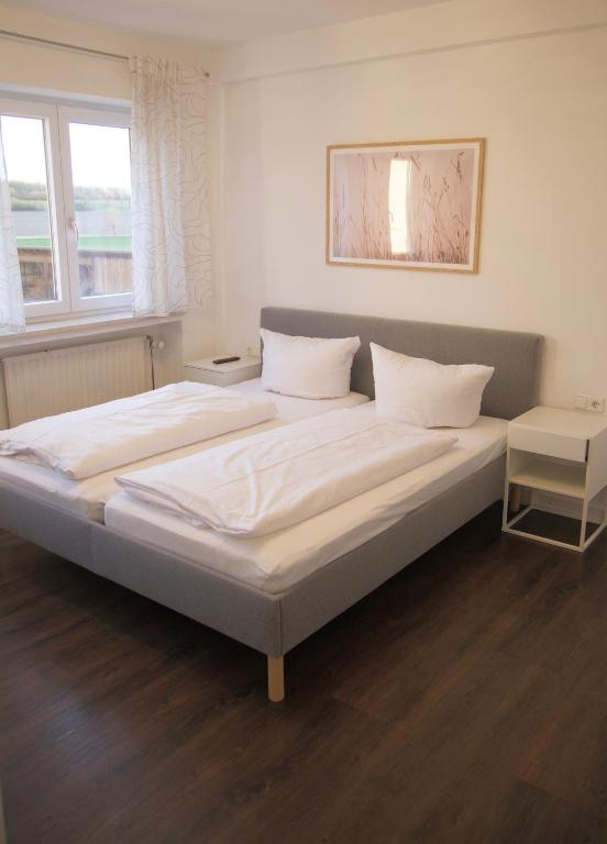 Postel nebo postele na pokoji v ubytování Hotel & Gasthof Wagner