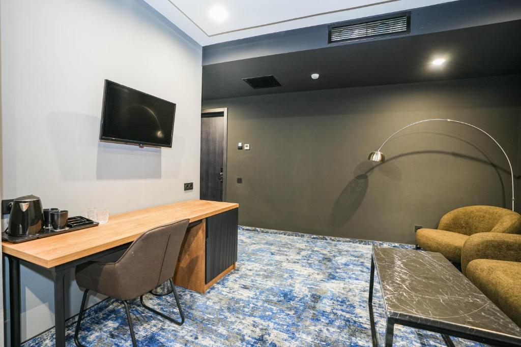 TV a/nebo společenská místnost v ubytování Hotel Splendid Tbilisi