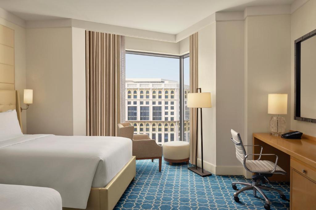 Postel nebo postele na pokoji v ubytování Hilton Hotel & Convention Jabal Omar Makkah