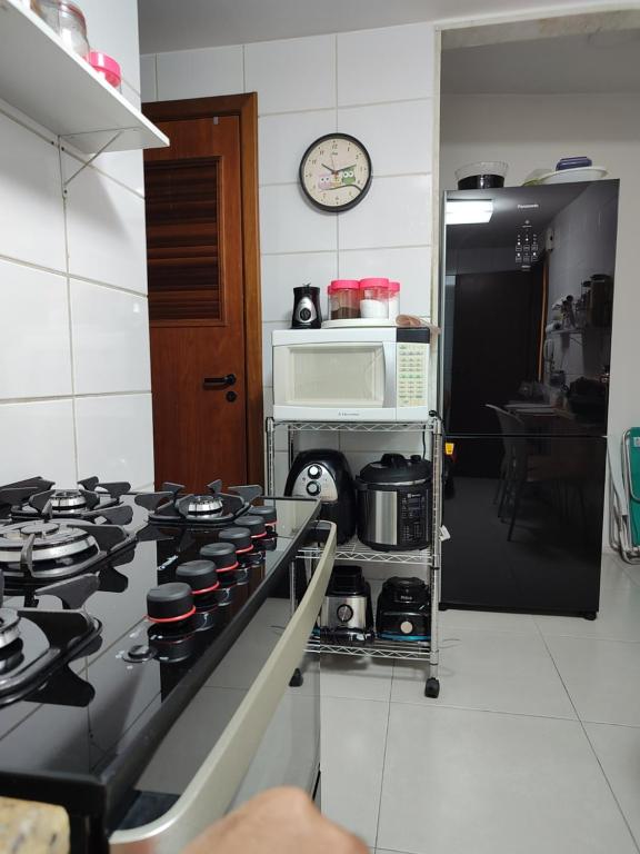Kuchyň nebo kuchyňský kout v ubytování Hostel for One com quarto de solteiro e banheiro privativos