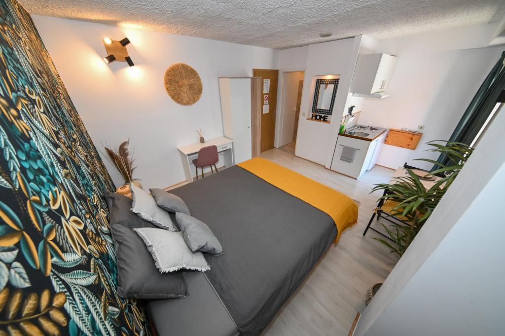 The Lazy Monkey Hostel & Apartments - 19