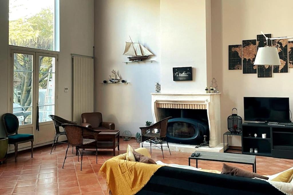 a living room with a couch and a fireplace at Maison proche du centre de Paris calme et verdure in Villejuif