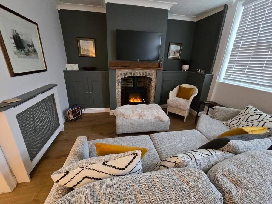 En eller flere senge i et værelse på Free Parking, Outdoor Decking - Flanders Cottage