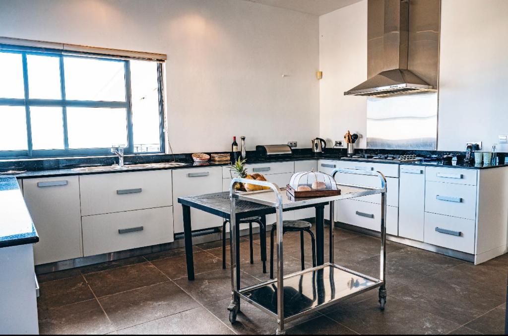 Kuchyň nebo kuchyňský kout v ubytování Villa Dabbadia, une vue unique et spectaculaire